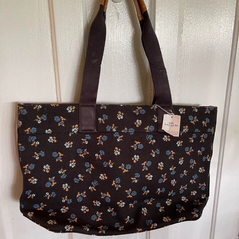 Beautiful Coach bag. this bag is on eBay for $139 I will match that price - Picture 5 of 16